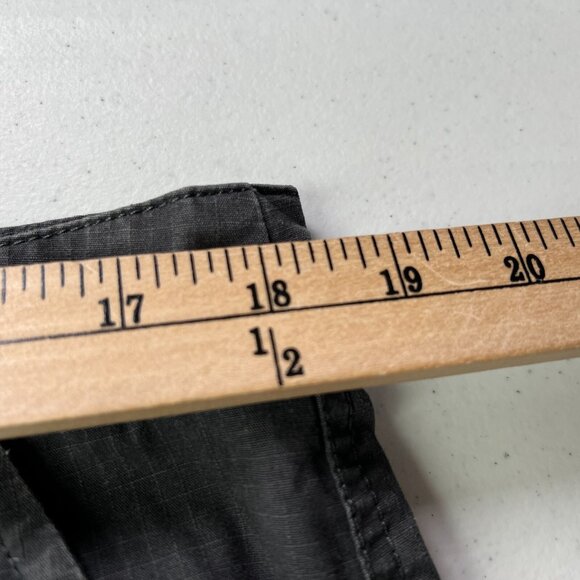 Nike Cargo Shorts Mens 36 Black Rip Stop Zipper Pockets Y2K - Picture 7 of 10